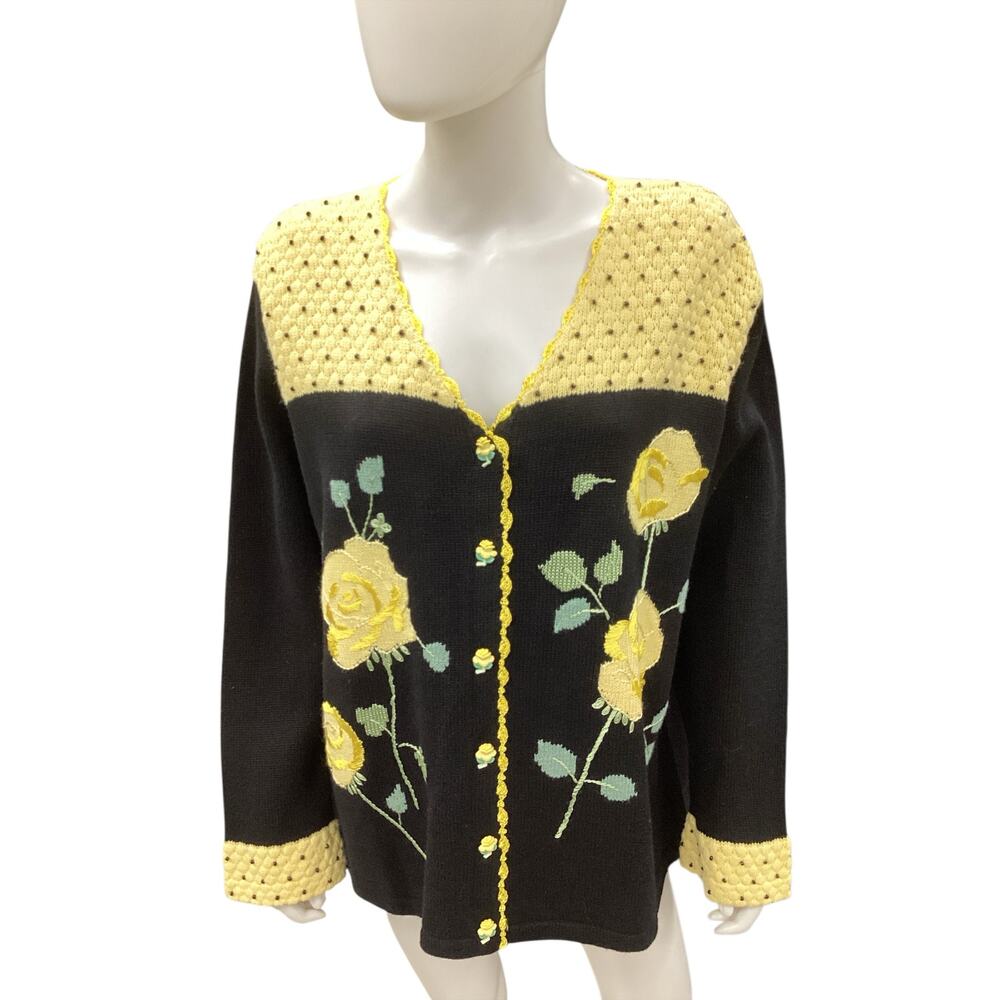 Storybook Knits Cardigan Women’s Size 2X Yellow Roses Pattern Rose Buttons Black